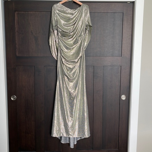 Betsy & Adam Long Metallic Drape Back Sheath Gown in Light Gold Size 8 - Picture 3 of 7